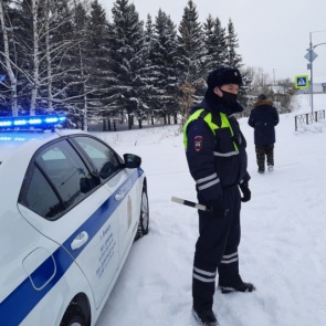 Госавтоинспекторы в Ачинском районе напомнили сельчанам о дорожной безопасности
