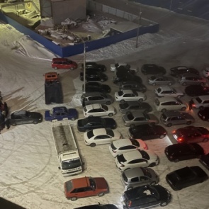 В Ачинске сотрудники ГИБДД приняли участие в праздничной автомобильной ёлке