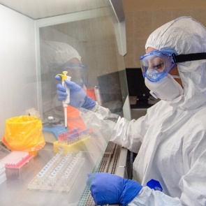 Российский врач назвал особенность течения омикрон-штамма