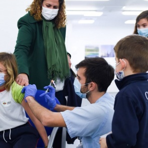 Подтвердились случаи заражения омикрон-штаммом среди детей раннего возраста