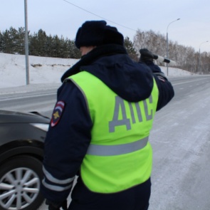 Сотрудники ГИБДД призывают граждан соблюдать меры безопасности в морозы