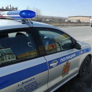 В Ачинске сотрудники ГИБДД проверяют состояние дорог
