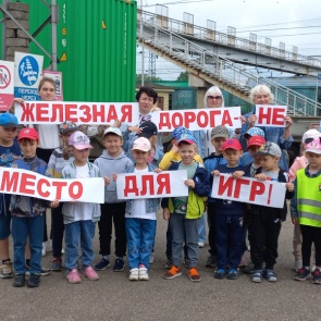 В Ачинске и Мариинске транспортные полицейские провели занятия по безопасности для несовершеннолетних