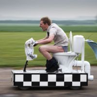 Британец сконструировал скоростной унитаз