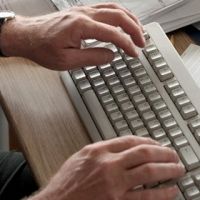 Заснувший над клавиатурой служащий банка перевел 222222222,22 евро