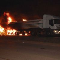 Авария с участием бензовоза унесла жизни 30 человек