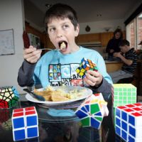 Определился новый чемпион по сборке кубика Рубика