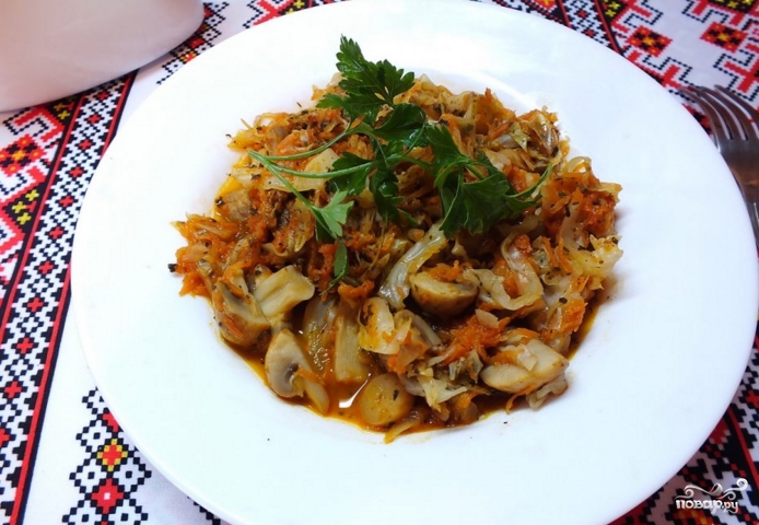 Шампиньоны тушеные с овощами