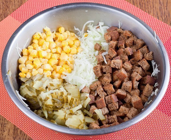 Салат с сухариками