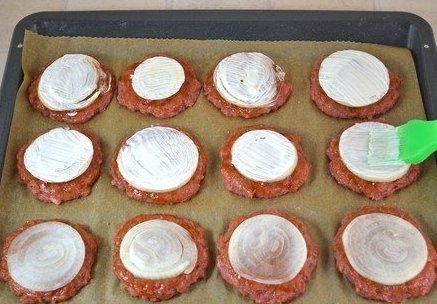 КОТЛЕТЫ В ДУХОВКЕ С ОВОЩАМИ И СЫРОМ