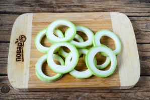 Кабачки в кляре с фаршем по-домашнему