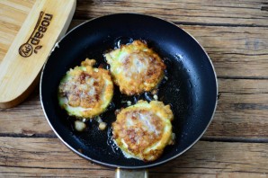 Кабачки в кляре с фаршем по-домашнему