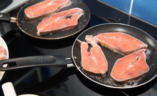 Горбуша в сливочно-чесночном соусе