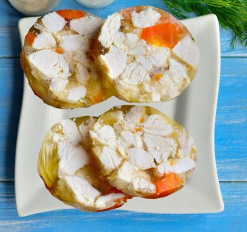 Куриный рулет в бутылке