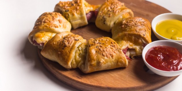 Слойка-кольцо для целой компании