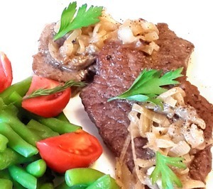 Лангет из говядины в луковом соусе